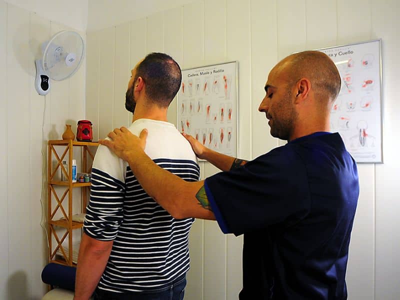 Centro de masajes relajantes en Barcelona en plena práctica